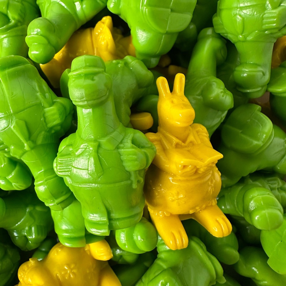 150+ Lot Mini Green Dinosaur Yellow Kangaroo Plastic Figurines Math Counters Toy